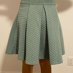 NWOT Folded skirt stretchy material